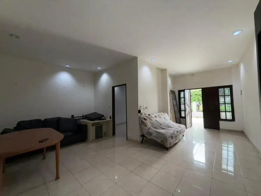 Dijual Rumah 3 Lantai Siap Huni di Sektor 1 Gading Serpong