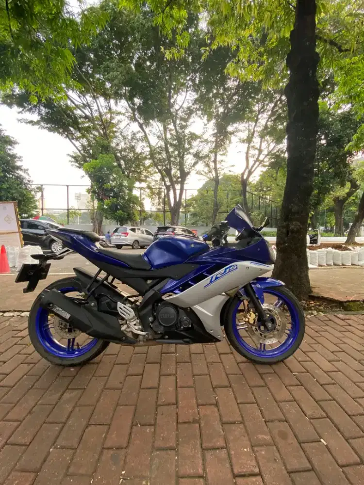 DIJUAL CEPAT : MOTOR YAMAHA R15 V2 Blue Silver