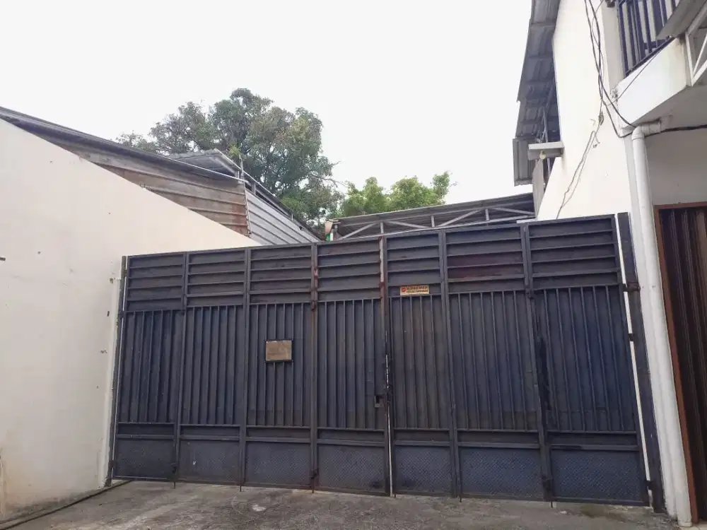 Gudang Multifungsi: Dilengkapi Ruang Produksi, Showcase, & Kantor Direktur