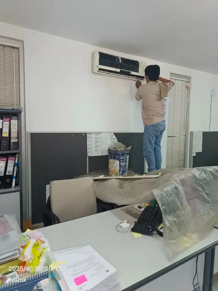 Di cari teknisi ac