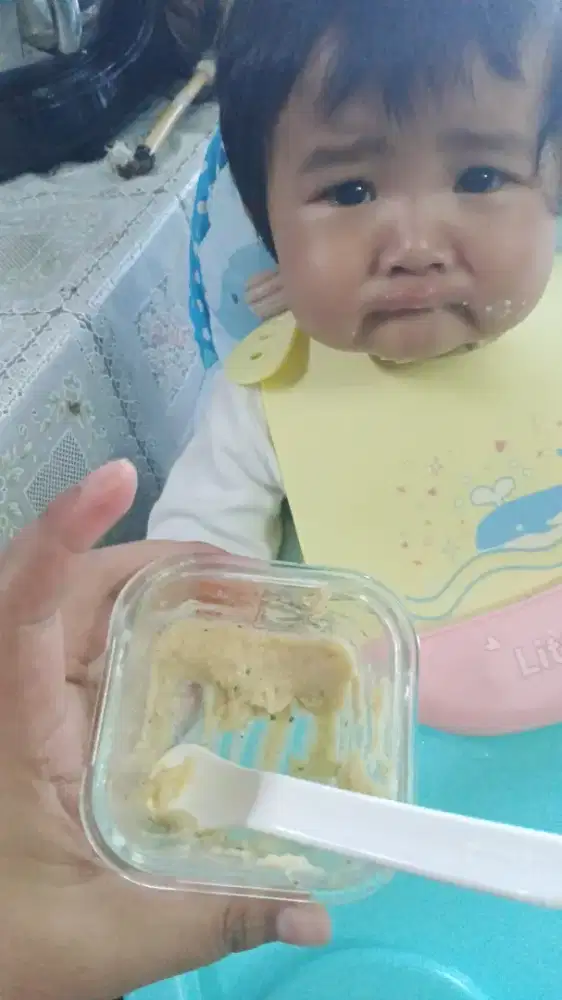 Babysister bayi umur 7 bulan