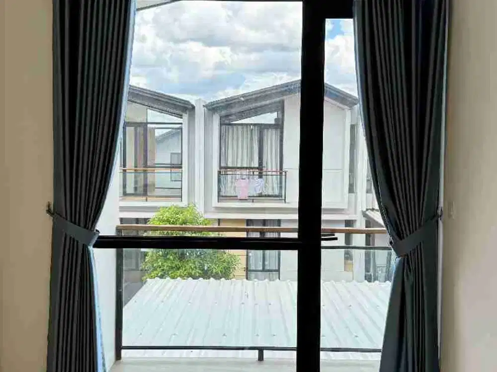 Rumah 2 lt Lippo Karawaci Tangerang