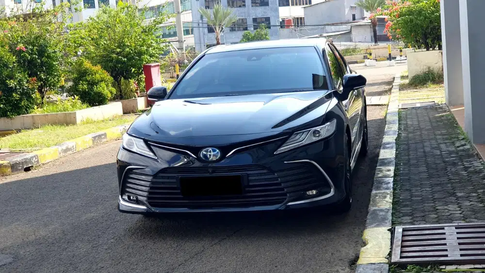 Km 25rb toyota camry hybrid tss 2022 hitam sunroof audio jbl
