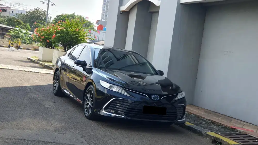 Km 25rb toyota camry hybrid tss 2022 hitam sunroof audio jbl