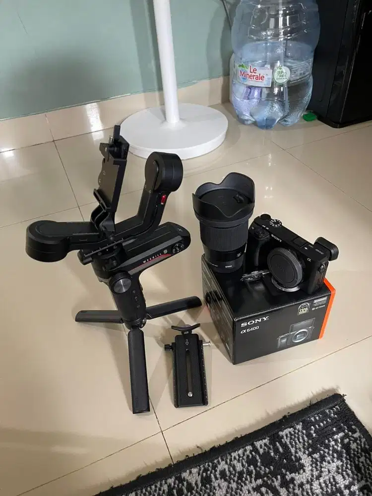 JUAL PAKET KAMERA SONY A6400 (SC1300)+ SIGMA 16MM + GIMBAL