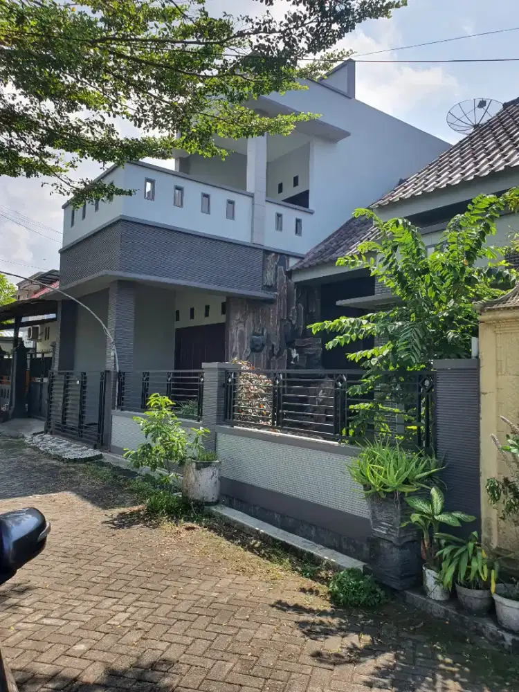 Rumah lantai 2 trenggalek kota