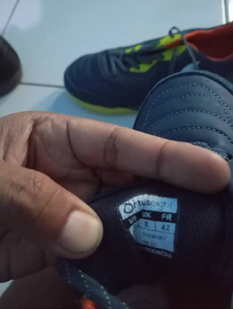 Beli 1 dapat 2 sepatu futsal dan casual
