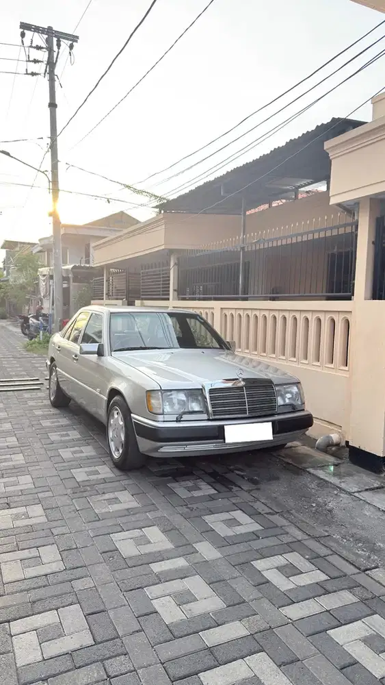 Mercedes-Benz E300 1990 Bensin