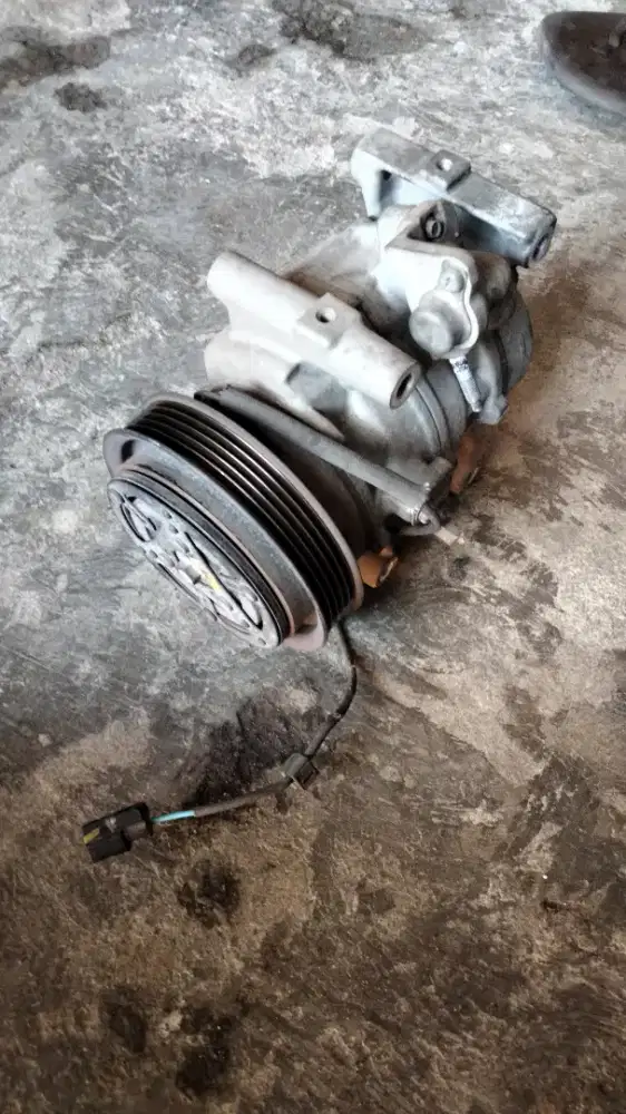 Kompresor AC mobil dijual cepat