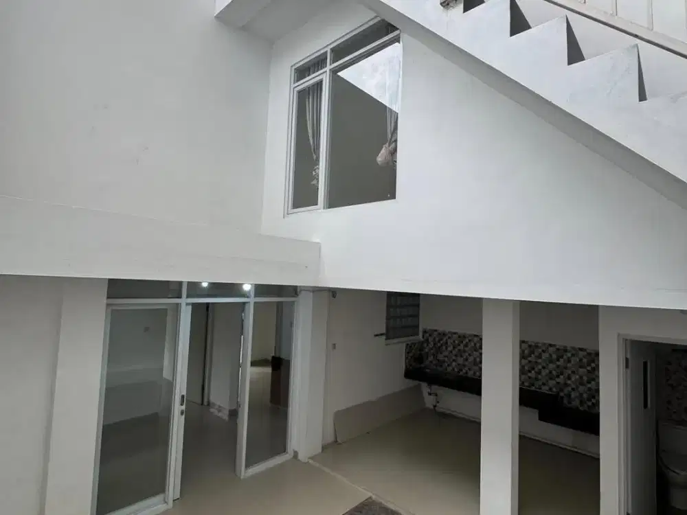 DIJUAL RUMAH 2 LANTAI SIAP HUNI DI KOMPLEK PERUMAHAN KOLONEL MASTURI CIMAHI