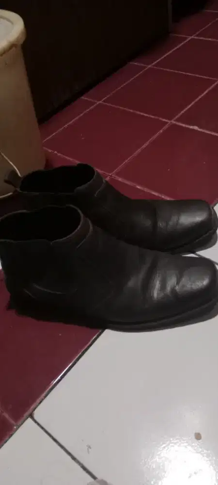 Sepatu kulit wach out no 41