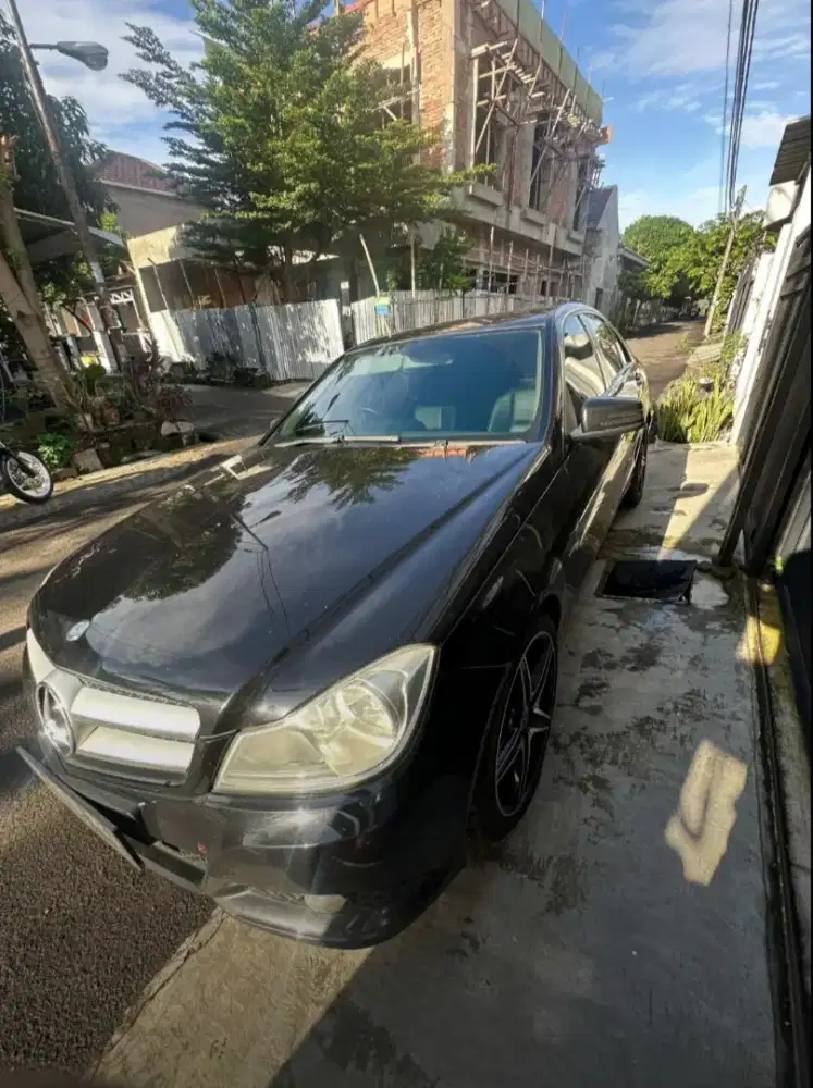 Dijual Mercedes Benz C200