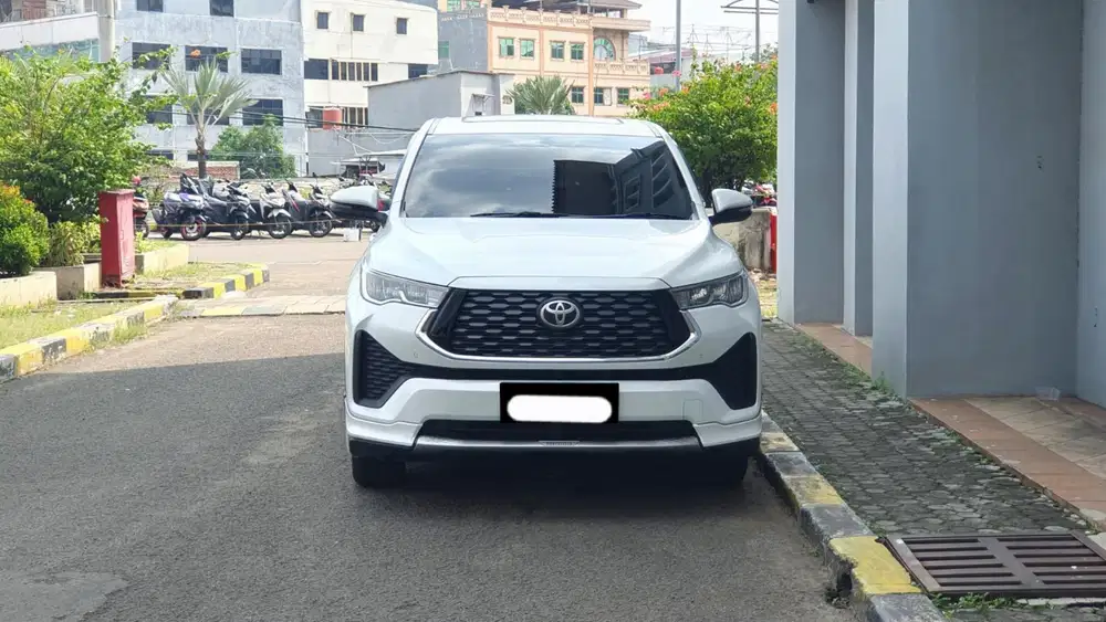 Km 8rb toyota kijang innova zenix v hybrid modelista 2025 putih