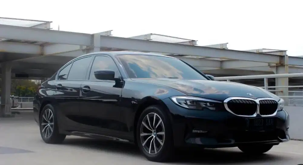 BMW 320i 2022 Hitam Cash