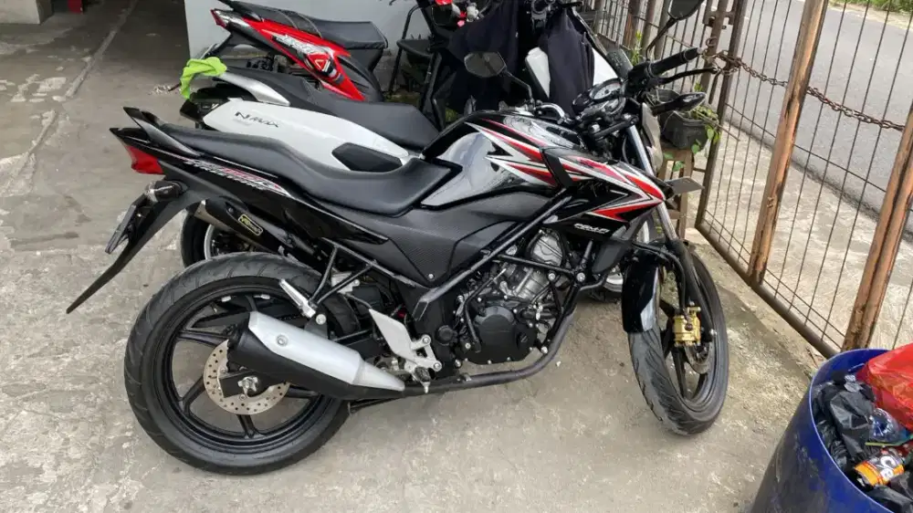 Honda CB150R tahun 2013 full original seperti baru