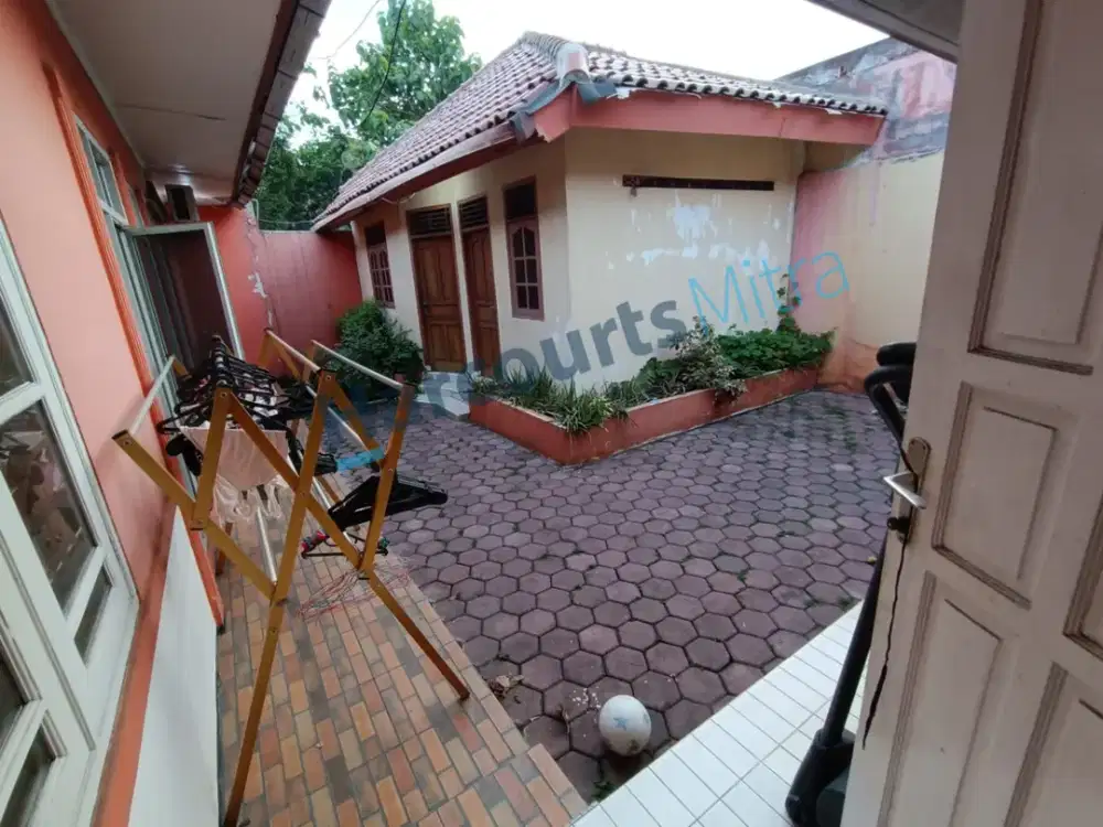 RUMAH BAGUS TERAWAT SIAP HUNI DI KOMPLEK JATIWARINGIN ASRI – ( AR )