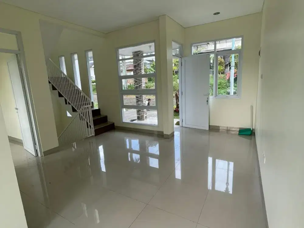 DIJUAL RUMAH BARU SIAP HUNI DI JALAN KOLONEL MASTURI CIMAHI, AKSES JALAN BESAR