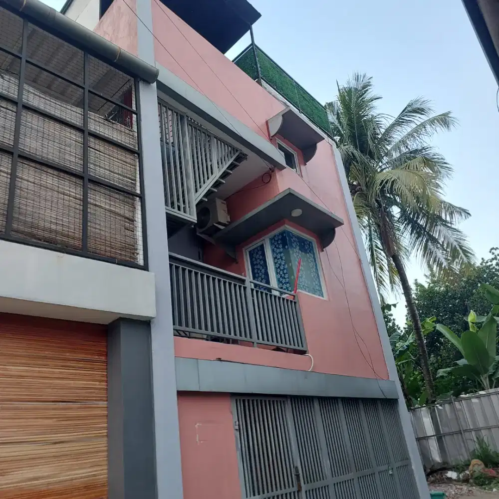 Di kontrakan di lantai 2