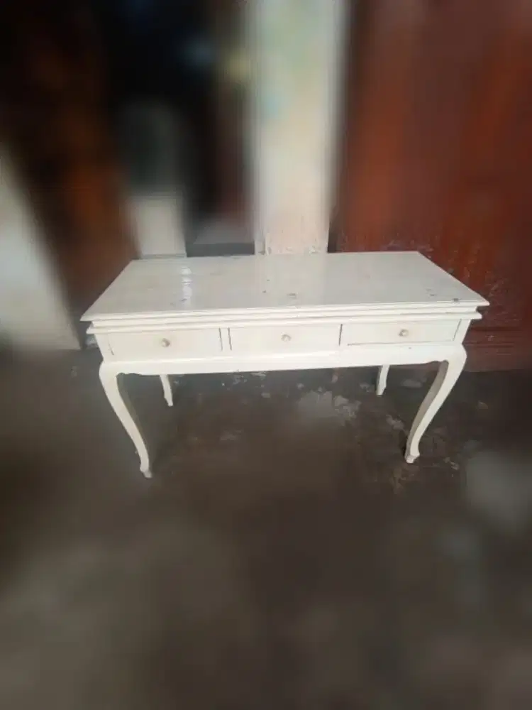 Meja konsul putih 3 laci