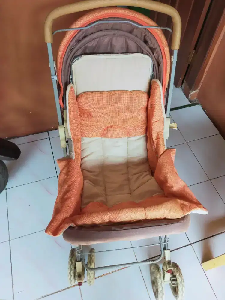 Stroller duduk lipat