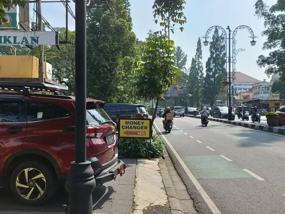 Rumah untuk usaha Dago main road Kota Bandung