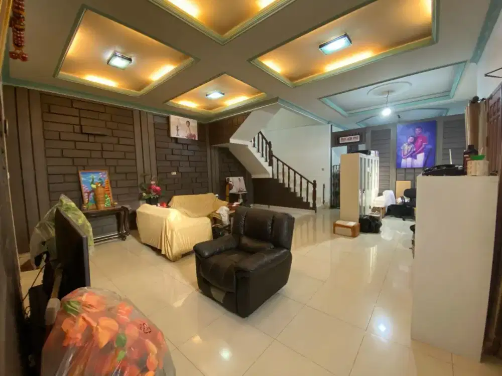 Dijual Rumah 3 Lantai di City Resort Cluster Malibu