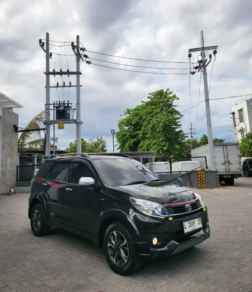 RUSH S TRD ULTIMO MANUAL TAHUN 2017 LIKE NEW