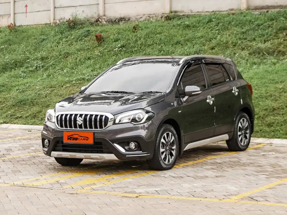 Suzuki SX4 S Cross Matic 2019 Abu abu ganjil