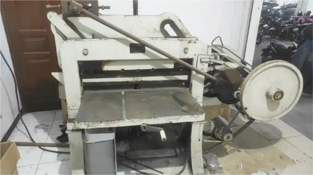 Mesin Potong Pemotong Kertas DQ bekas