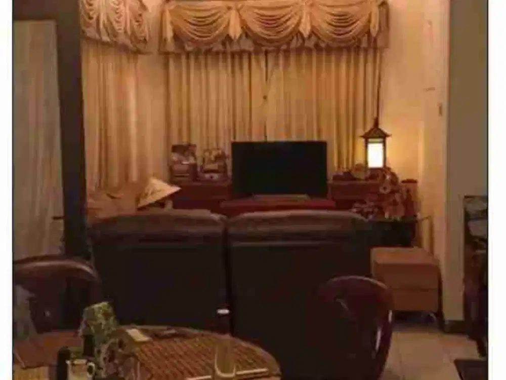 Rumah Hook Dijual di Graha Family Surabaya