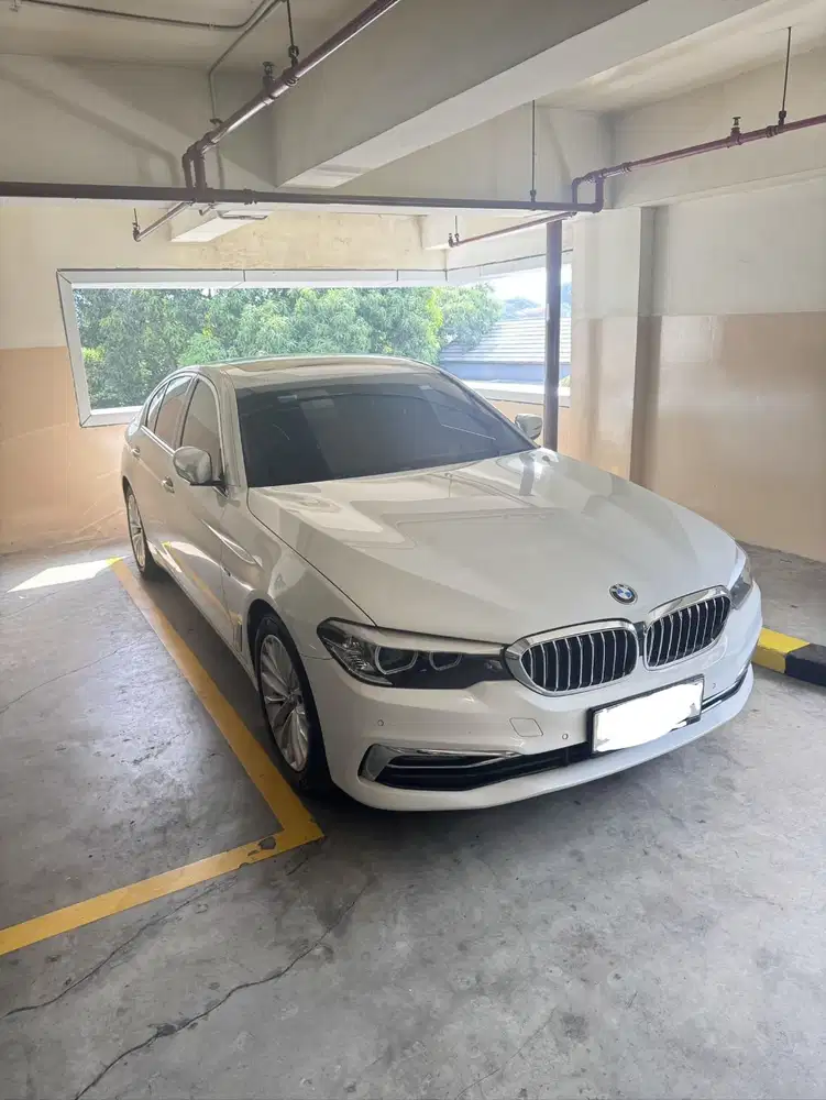 BMW 530i (2017) Putih Metalik