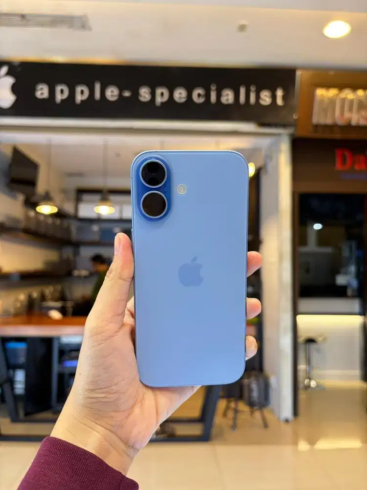 Iphone 17 256 blue ibox garansi 1 tahun