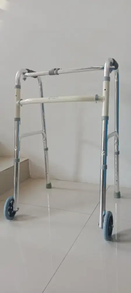 Walker untuk lanjut usia