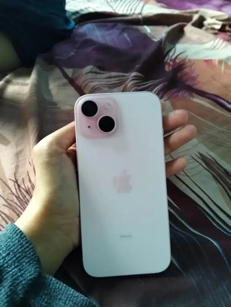 Jual cepat iPhone 15 iBox basic pink ram 128