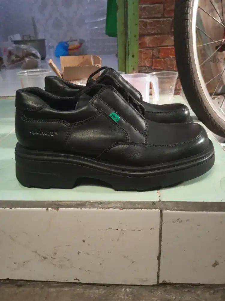 Sepatu pantofel / Sepatu formal Kickers original