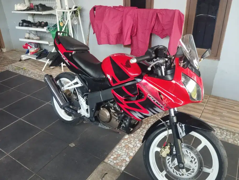 Honda Cbr 150 old