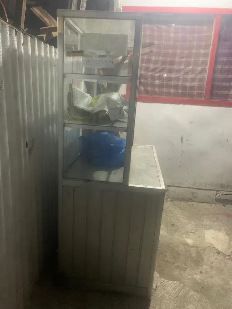Dijual etalase kaca alumunium siap pakai