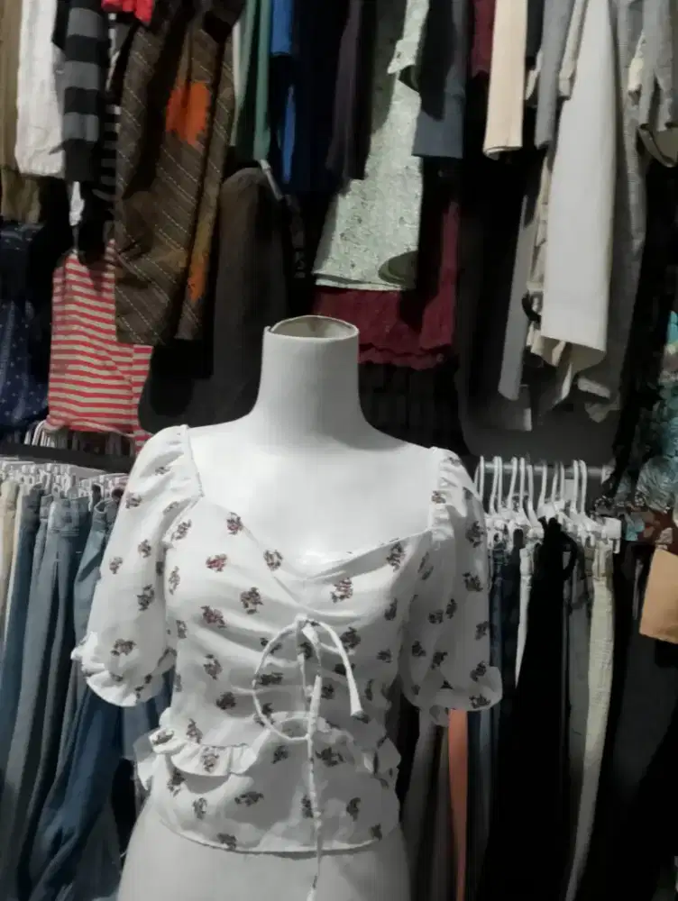 Nyari baju bekas