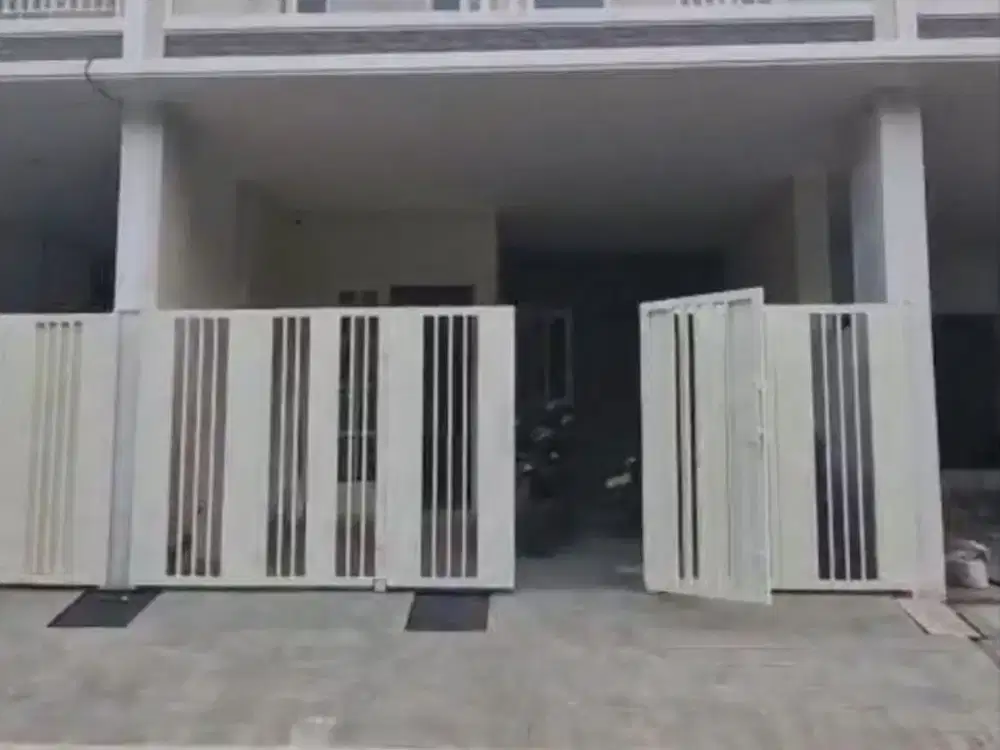 2 Unit Rumah Baru 2 Lantai Siap Huni Rungkut Harapan, Akses Jalan 3 Mobil Simpangan Longgar