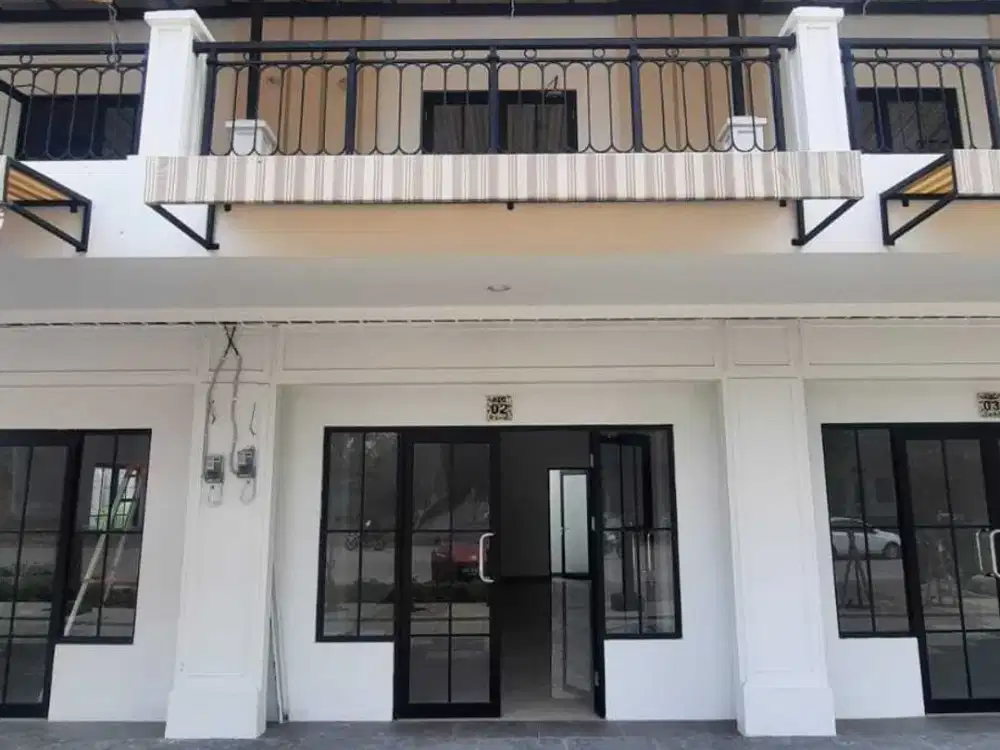 Ruko Gandeng 3 Jababeka Cikarang 2 Lantai Dengan Balkon Strategis Rapi