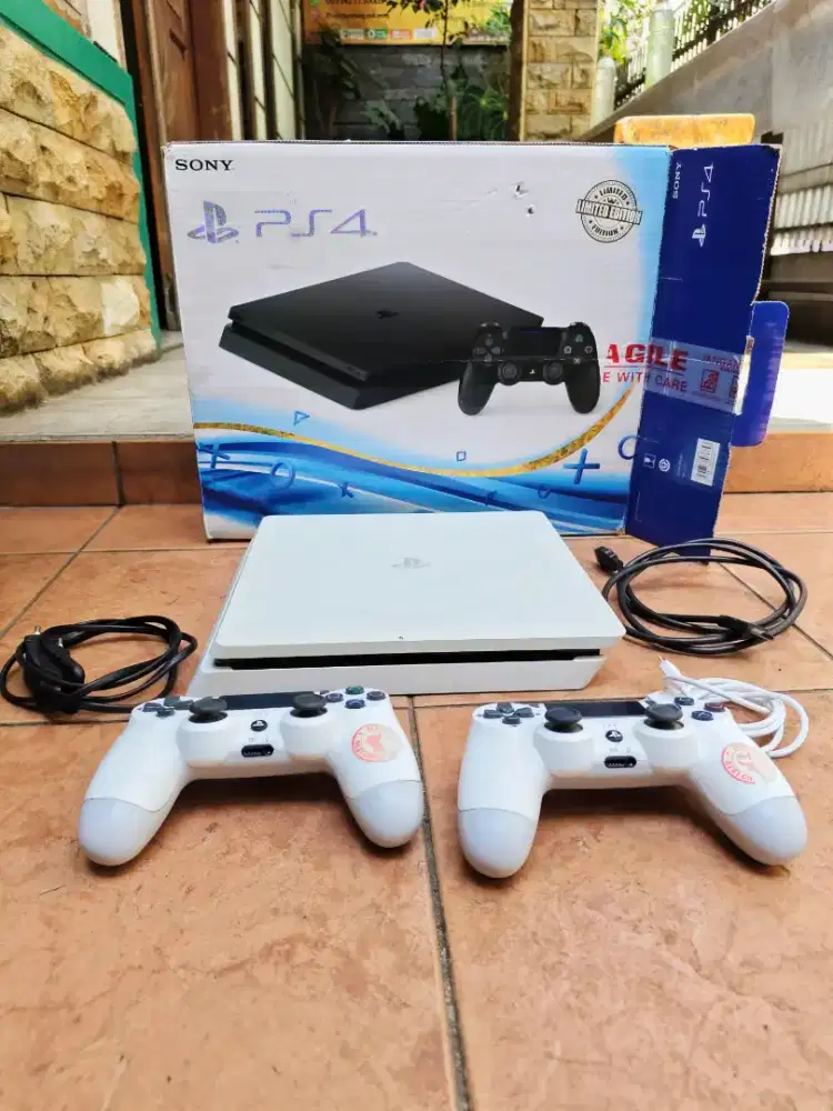 PlayStation 4 1TB lengkap segel normal ttbt