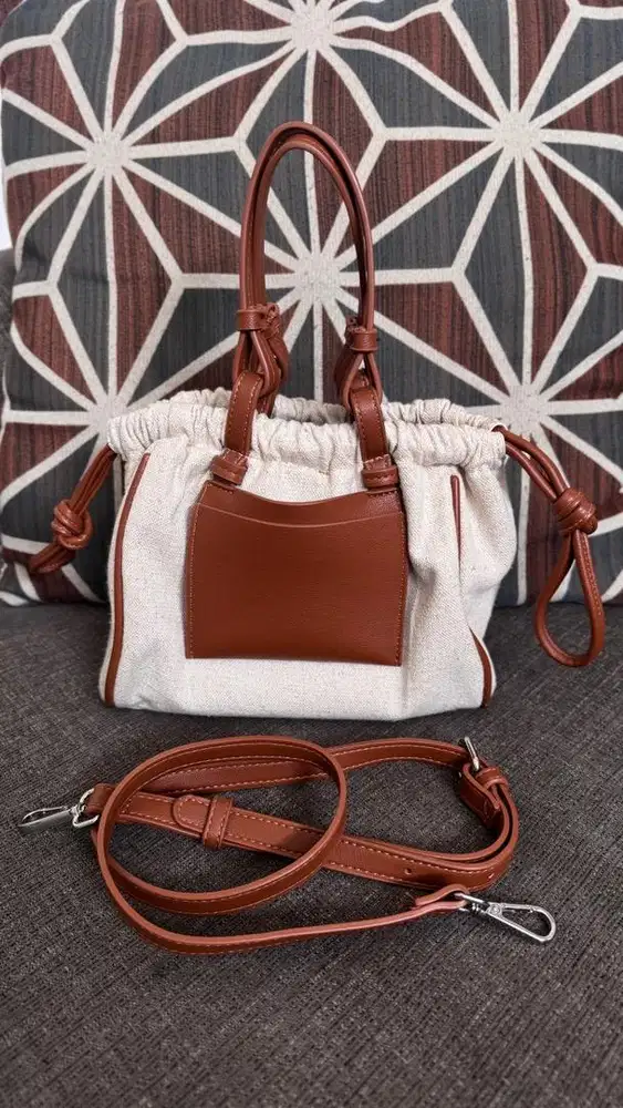 Preloved Executive ivory slingbag