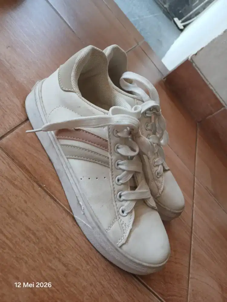 Sepatu fashion merek tidak di kenal