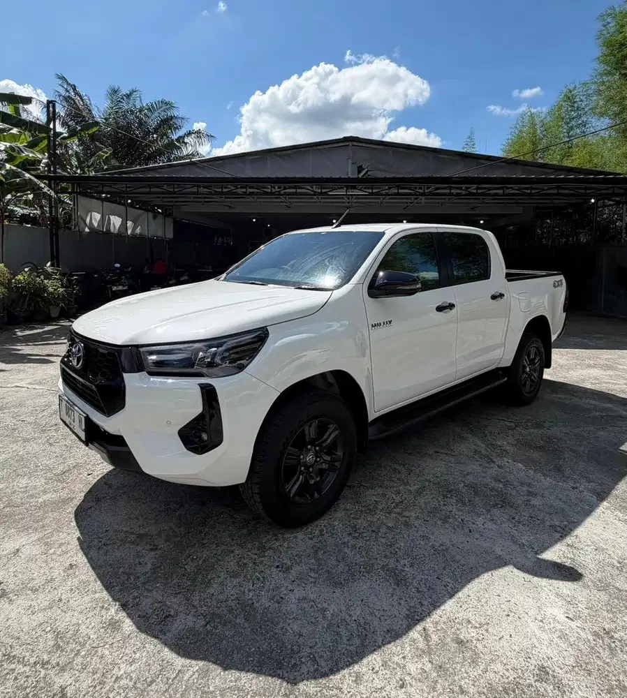 HILUX V 4X4 2025 Matic Km 9 Ribu Oto Seken Rasa Baru
