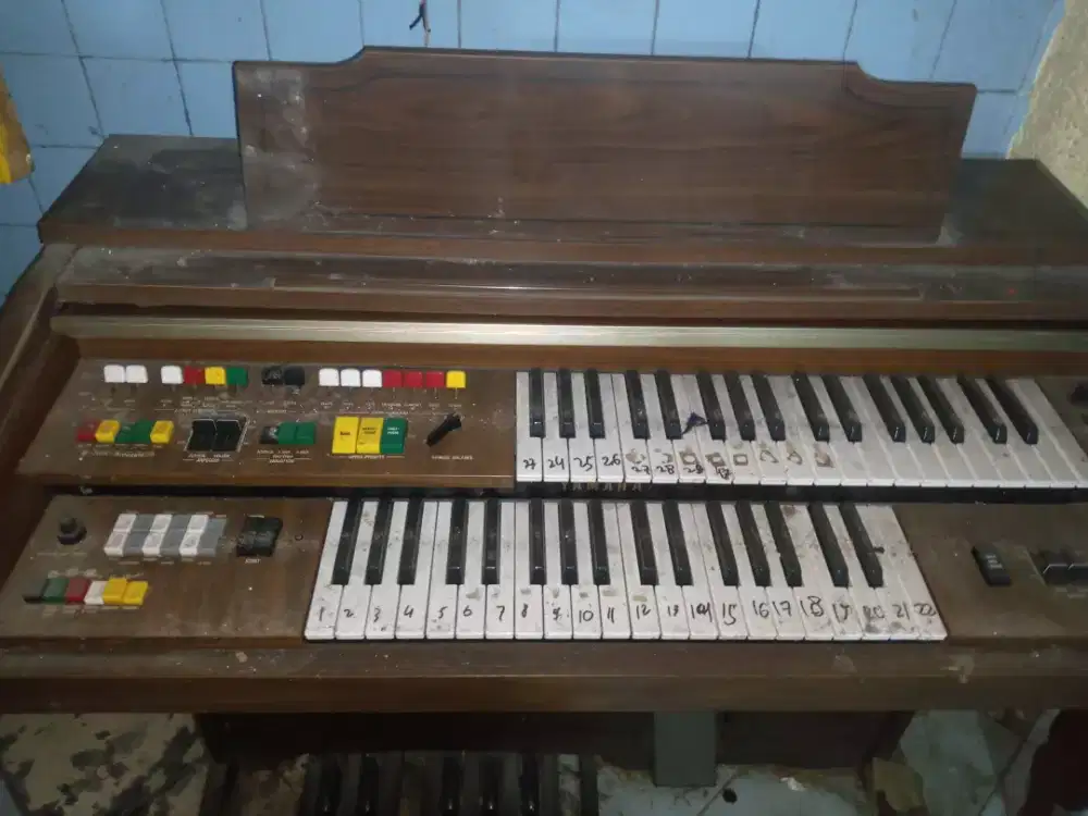 Piano model lama jadul antik