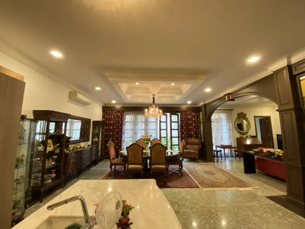 Urgent Sale Rumah Mewah 3 Lantai Kemang Jakarta Selatan Kualitas dan Harga Terbaik