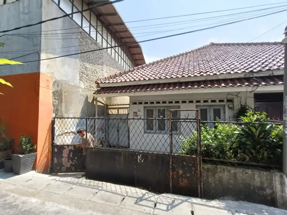 Rumah lama Bungur Besar 203m (8x25m) hitung tanah aja