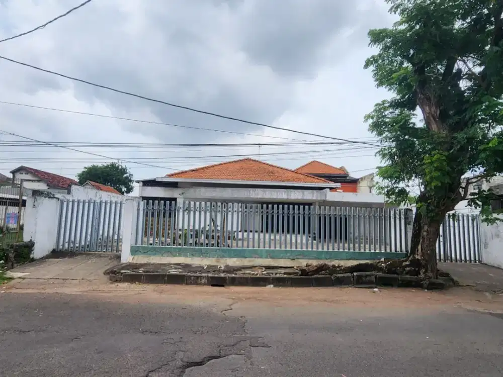 FOR SALE RUMAH BISA UNTUK USAHA AREA KOMERSIAL PUSAT KOTA SURABAYA SAFE 159