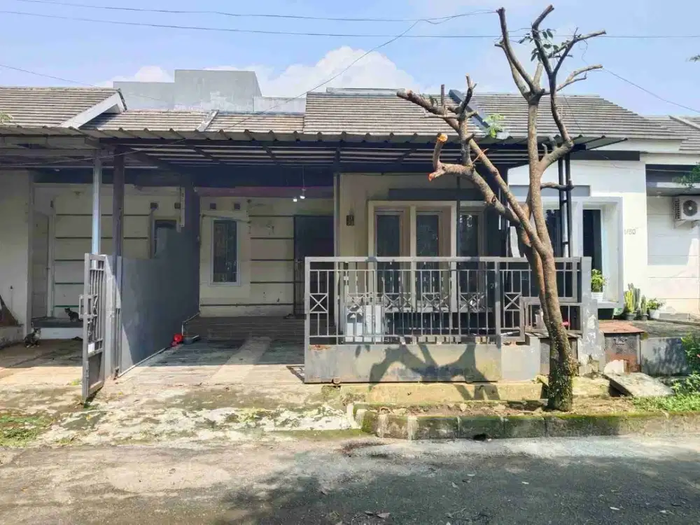 Rumah Hadap Taman Dekat Stasiun Cilebut Bogor