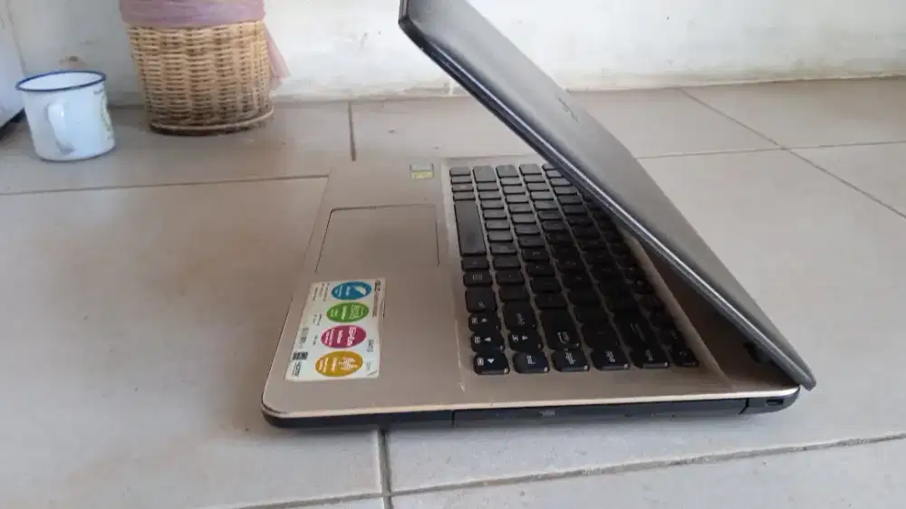Asus core i3gen 6 invidia
